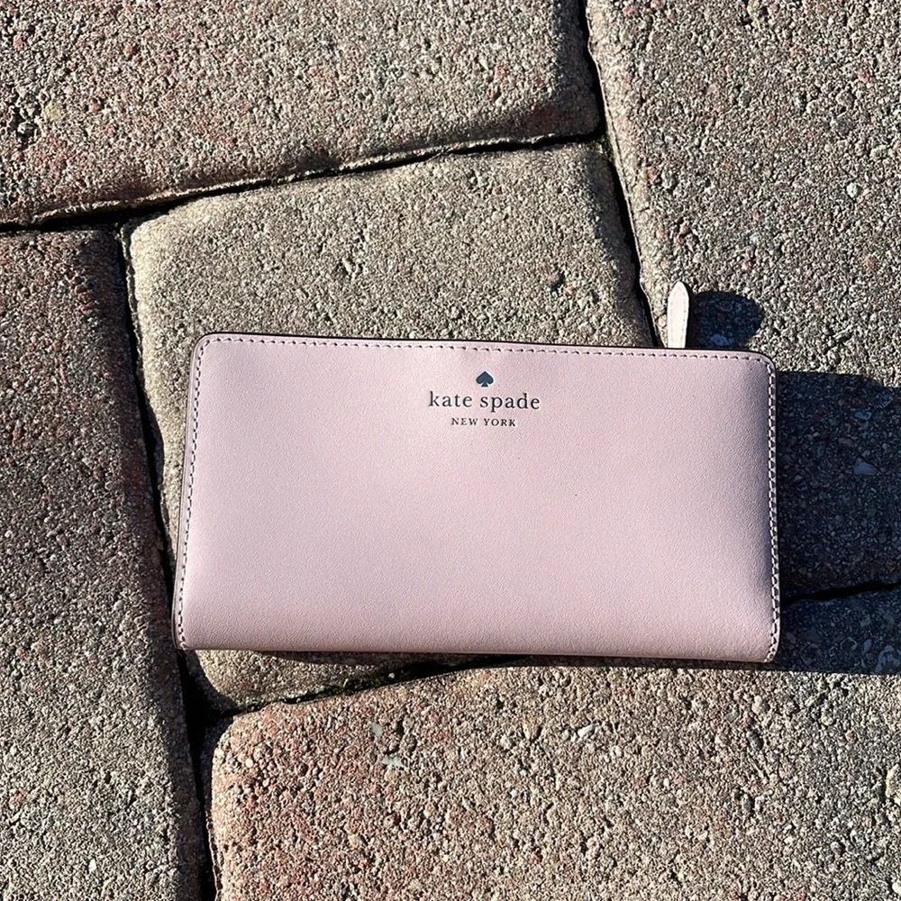 Kate Spade Schuyler Large Slim Bifold Wallet Clutch 
Chalk Pink 
NWT - Picture 4 of 16